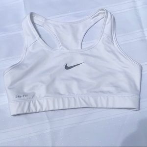 NWOT White Medium Nike Sports Bra